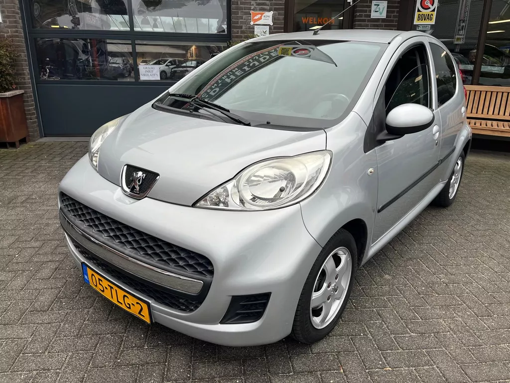 Peugeot 107 1.0 12V 5-drs.  Goed onderhouden LM Velgen