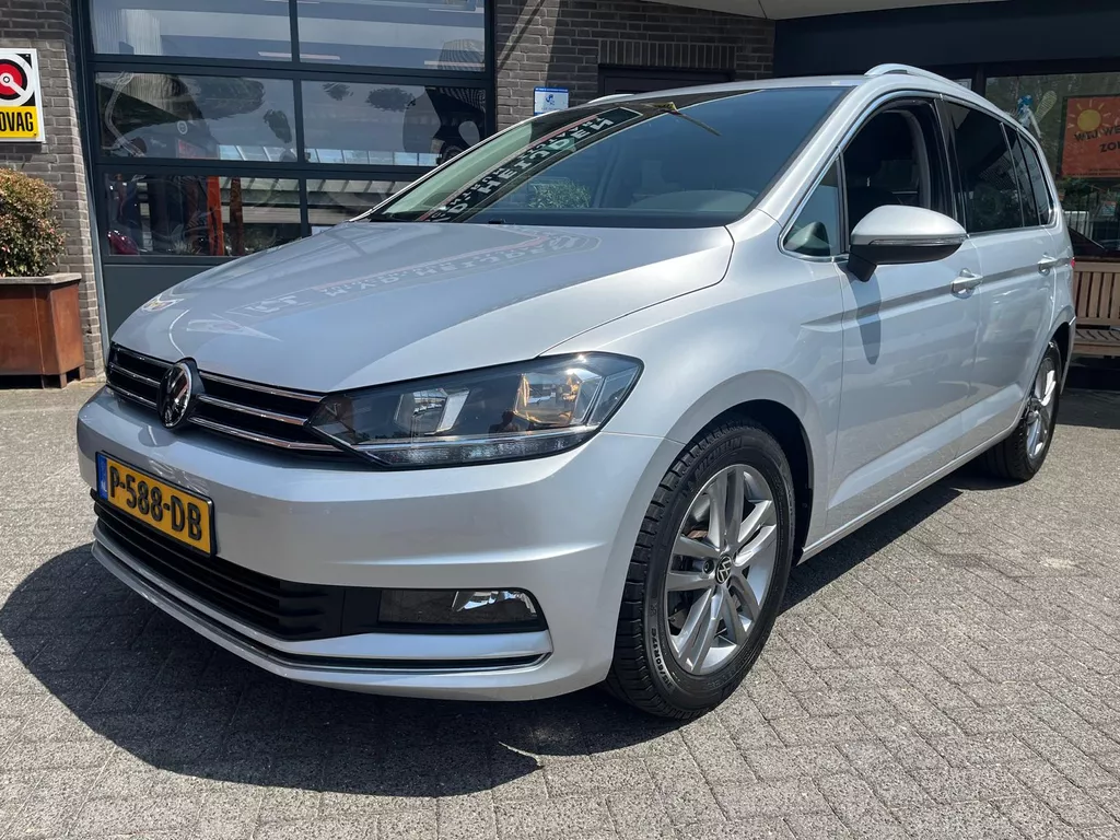 Volkswagen Touran 1.5 TSI ComfortLine Trekhaak App-connect