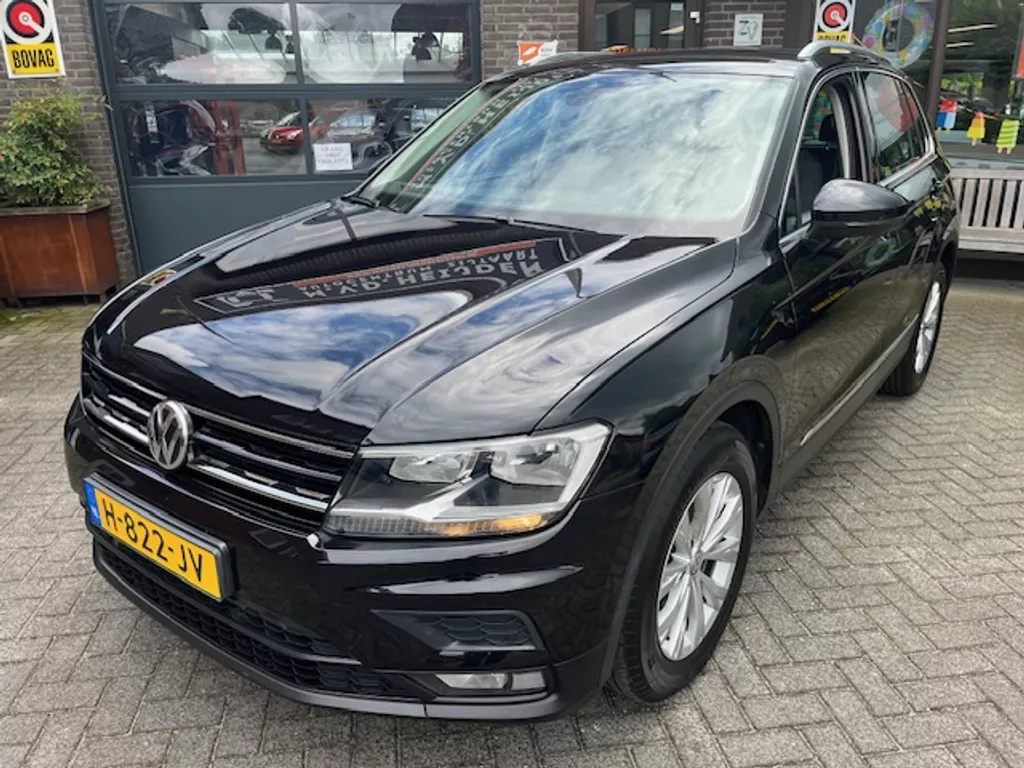 Volkswagen Tiguan 1.5 TSI CarPlay Trekhaak Navigatie