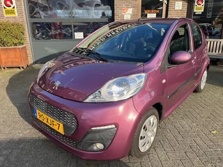 Peugeot 107 1.0 12V 5-drs. Airco Originele km's!!! GERESERVEERD