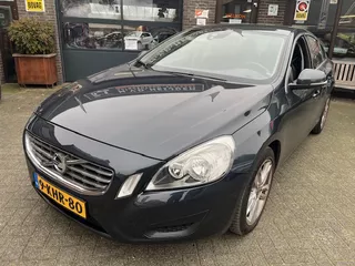 Volvo S60 T3 1.6 momentum Navigatie Cruise control